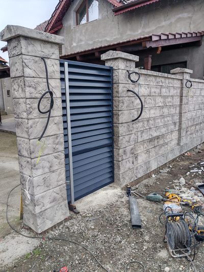 Poartă culisantă antracit lată, deschisă